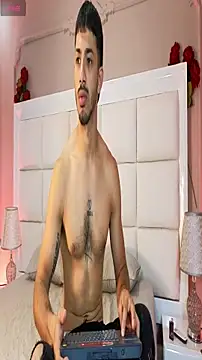 ArturoCardona  online show from January 2026 02:12:02 PM