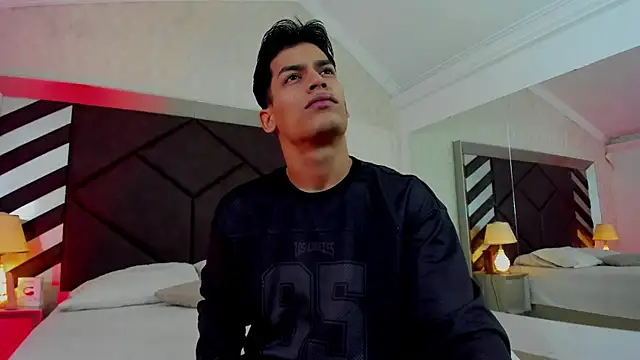 Snapshot of AngeloRogerss chatting on September 2025 01:00:01 PM AngeloRogerss online show from September 2025 01:00:01 PM