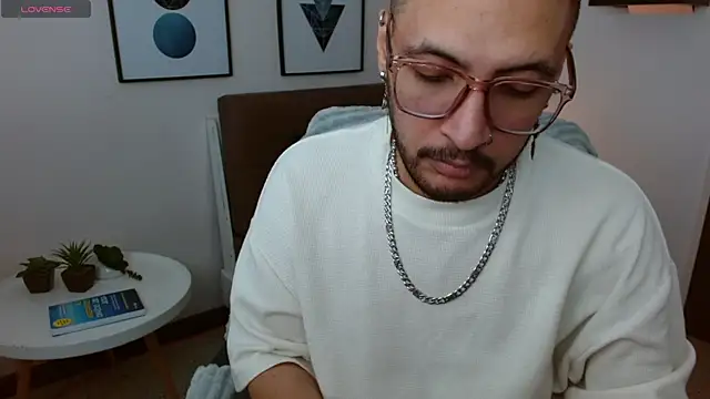 Snapshot of __Damian___ chatting on September 2025 12:44:01 AM Damian online show from September 2025 12:44:01 AM