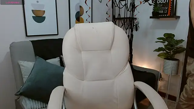 Snapshot of __Damian___ chatting on November 2025 12:13:01 AM Damian online show from November 2025 12:13:01 AM