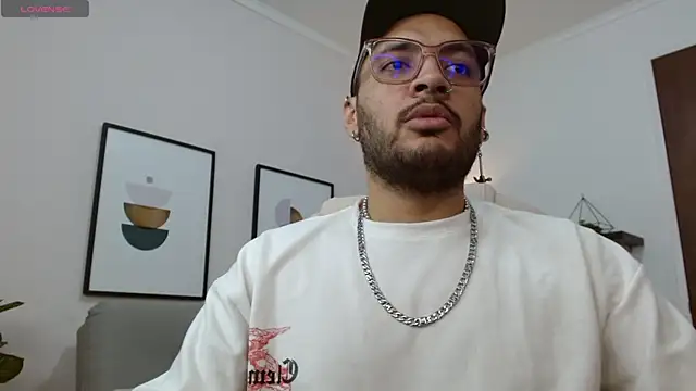 Snapshot of __Damian___ chatting on November 2025 10:45:02 PM Damian online show from November 2025 10:45:02 PM