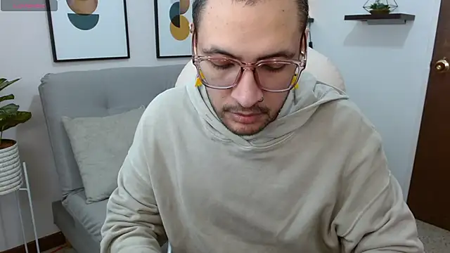   Damian    online show from November 2025 10:43:02 PM