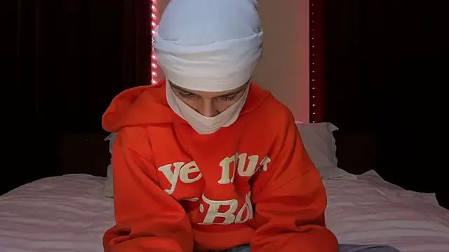 Snapshot of holydirt_luxeno1 chatting on September 2025 05:37:01 PM holydirt luxeno1 online show from September 2025 05:37:01 PM