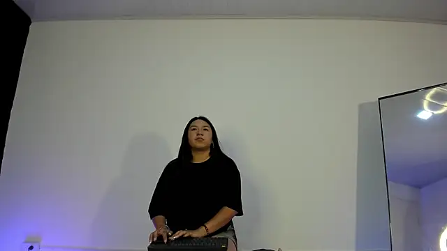 BellaRoux1 online show from September 2025 11:55:02 AM