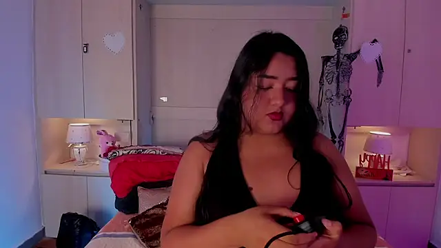 LilyWhitney online show from October 2025 04:01:01 AM