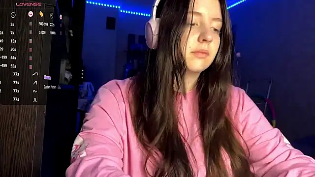 LauretteRagar online show from October 2025 04:40:01 PM