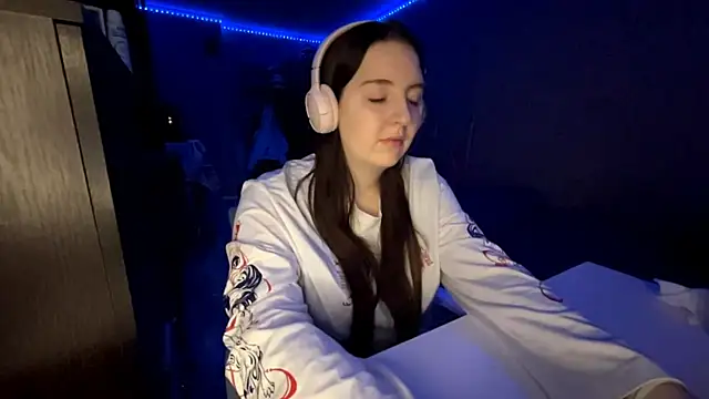 LauretteRagar online show from October 2025 06:08:02 PM