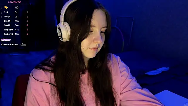 LauretteRagar online show from November 2025 06:23:02 PM