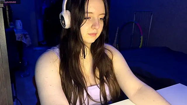 LauretteRagar online show from November 2025 05:11:01 PM