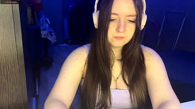 LauretteRagar online show from December 2025 06:14:03 PM