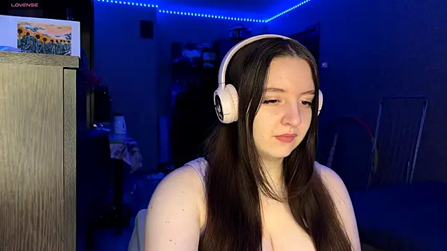 LauretteRagar online show from December 2025 05:31:02 PM