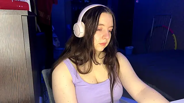 LauretteRagar online show from December 2025 06:12:01 PM