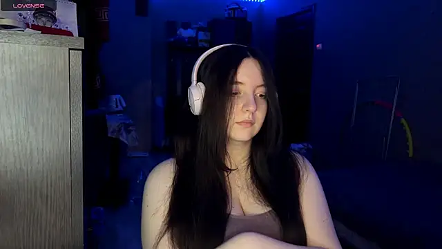 LauretteRagar online show from December 2025 05:08:02 PM