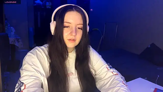 LauretteRagar online show from December 2025 05:42:02 PM