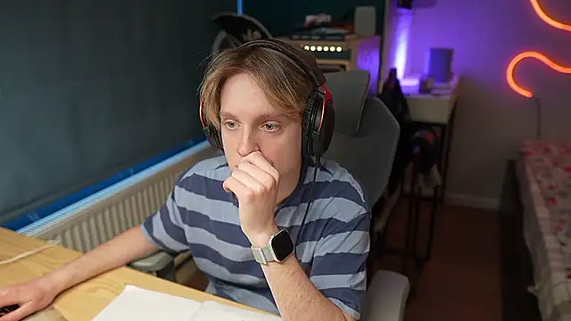 Snapshot of Serxyi chatting on February 2026 11:20:01 AM Serxyi online show from February 2026 11:20:01 AM