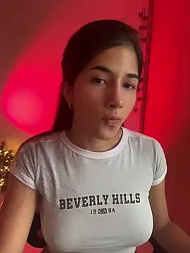 LauraCatalina online show from December 2025 01:07:01 PM