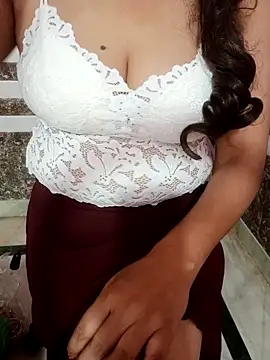 Snapshot of riya_reena chatting on May 2026 06:40:02 AM riya reena online show from May 2026 06:40:02 AM