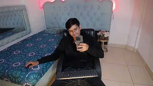 Snapshot of Charlie_Cock_ chatting on September 2025 04:29:01 AM Charlie Cock online show from September 2025 04:29:01 AM