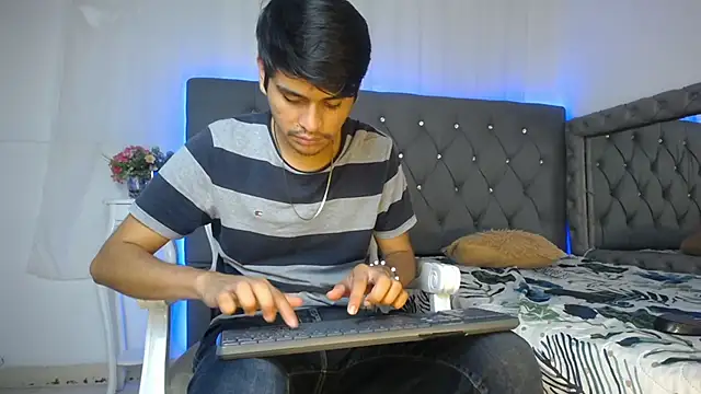 Charlie Cock  online show from September 2025 04:50:01 AM