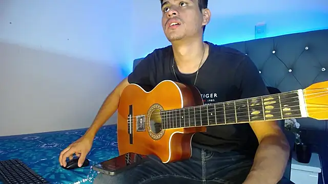 Charlie Cock  online show from November 2025 04:00:01 AM