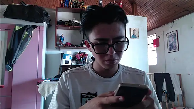 Snapshot of BADBOY200402 chatting on October 2025 08:18:01 PM BADBOY200402 online show from October 2025 08:18:01 PM