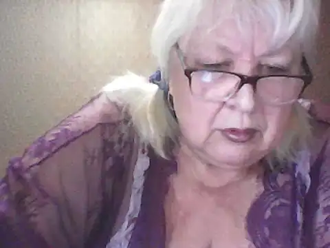 Alexia64231 online show from May 2026 10:48:01 PM