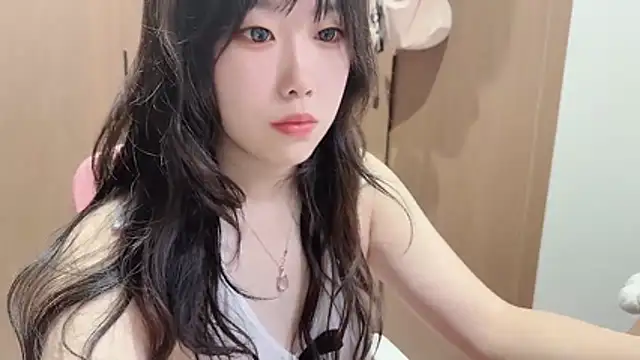 Snapshot of Lilium-520 chatting on December 2025 11:41:02 AM Lilium-520 online show from December 2025 11:41:02 AM