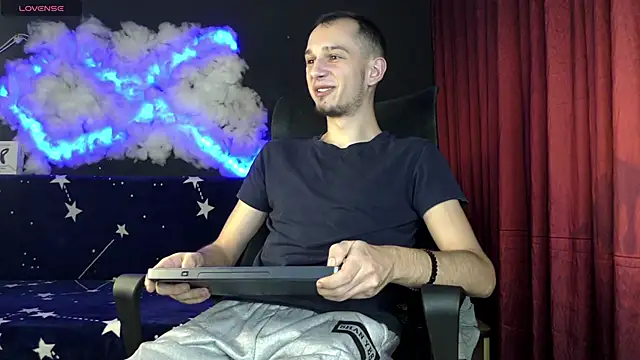 Snapshot of AxelMassimo chatting on November 2025 03:53:02 AM AxelMassimo online show from November 2025 03:53:02 AM