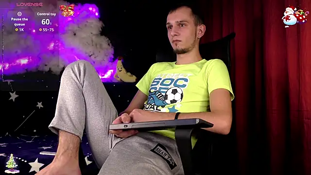 Snapshot of AxelMassimo chatting on December 2025 03:50:01 PM AxelMassimo online show from December 2025 03:50:01 PM