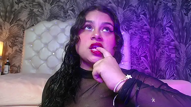 Snapshot of RylieRoss chatting on September 2025 12:05:01 PM RylieRoss online show from September 2025 12:05:01 PM
