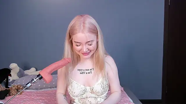 Lillie Berry online show from April 2026 04:48:02 AM