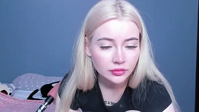 Lillie Berry online show from May 2026 05:04:01 AM