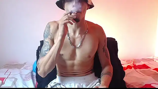 Snapshot of Daniel_laverde chatting on November 2025 08:41:02 PM Daniel laverde online show from November 2025 08:41:02 PM