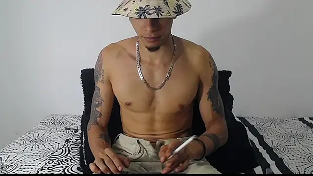 Snapshot of Daniel_laverde chatting on November 2025 04:08:02 PM Daniel laverde online show from November 2025 04:08:02 PM