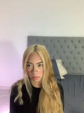 Snapshot of lily_Bliss chatting on September 2025 10:54:01 PM lily Bliss online show from September 2025 10:54:01 PM