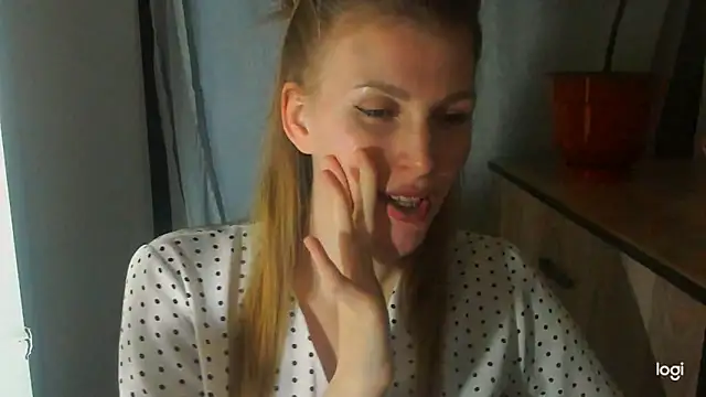 JuliaMuuun online show from June 2026 08:03:01 PM