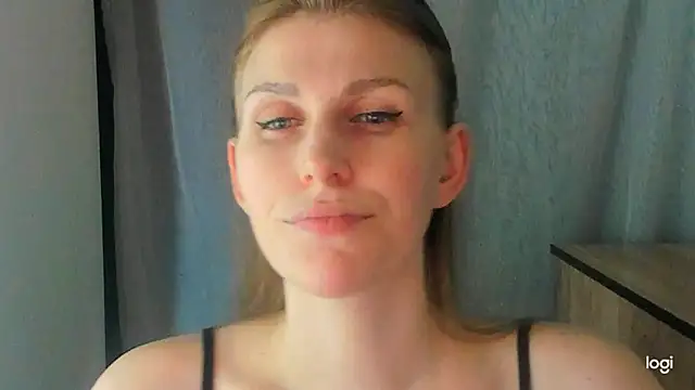 JuliaMuuun online show from June 2026 09:03:01 PM