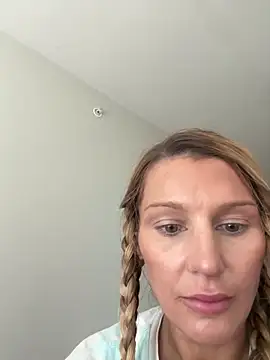 BaddieBossXX2 online show from May 2026 06:35:02 PM
