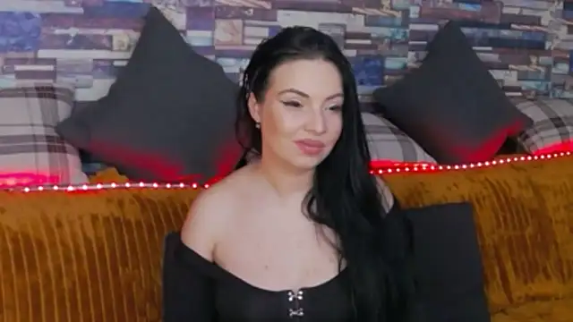 GrayLunna online show from November 2025 06:38:02 AM