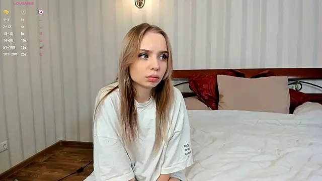 Snapshot of Little_Clare chatting on October 2025 07:32:01 PM Little Clare online show from October 2025 07:32:01 PM