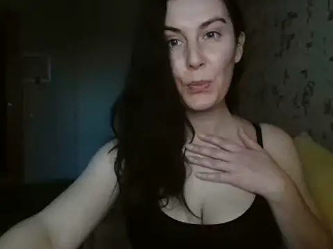 Snapshot of KatalinaQE chatting on September 2025 01:22:02 PM KatalinaQE online show from September 2025 01:22:02 PM