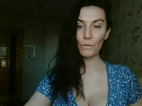 Snapshot of KatalinaQE chatting on September 2025 06:46:02 AM KatalinaQE online show from September 2025 06:46:02 AM