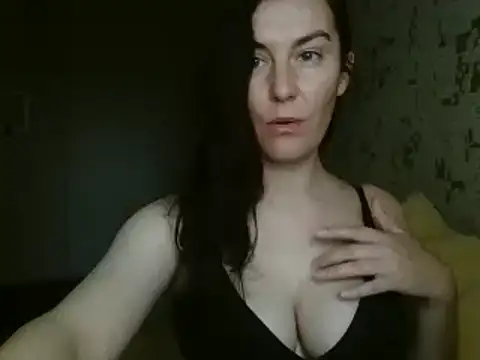 Snapshot of KatalinaQE chatting on September 2025 05:08:02 AM KatalinaQE online show from September 2025 05:08:02 AM