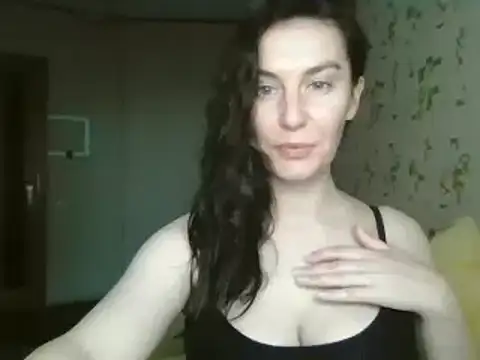 Snapshot of KatalinaQE chatting on September 2025 06:15:02 AM KatalinaQE online show from September 2025 06:15:02 AM