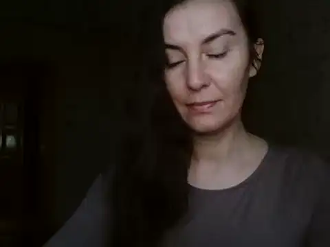 Snapshot of KatalinaQE chatting on September 2025 05:00:01 AM KatalinaQE online show from September 2025 05:00:01 AM