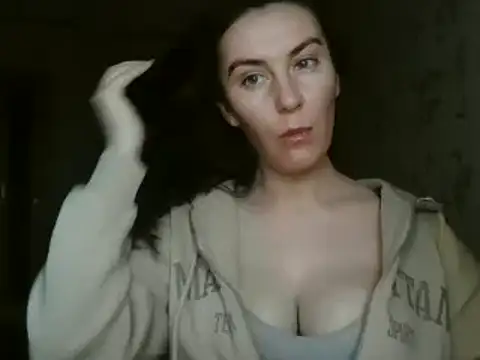 Snapshot of KatalinaQE chatting on October 2025 05:05:01 AM KatalinaQE online show from October 2025 05:05:01 AM