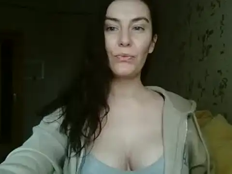 Snapshot of KatalinaQE chatting on October 2025 08:59:01 AM KatalinaQE online show from October 2025 08:59:01 AM