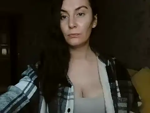 Snapshot of KatalinaQE chatting on October 2025 06:14:01 AM KatalinaQE online show from October 2025 06:14:01 AM