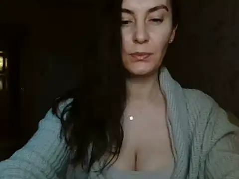 Snapshot of KatalinaQE chatting on October 2025 04:46:02 AM KatalinaQE online show from October 2025 04:46:02 AM