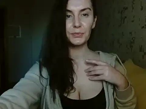 Snapshot of KatalinaQE chatting on October 2025 09:41:01 AM KatalinaQE online show from October 2025 09:41:01 AM